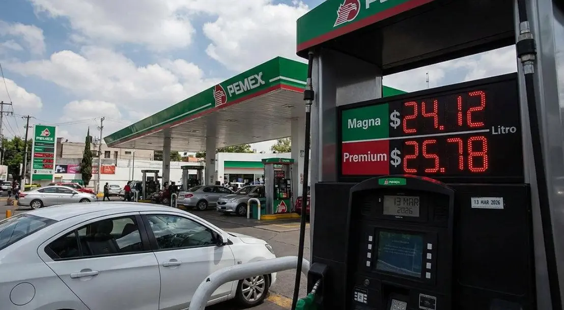 Gasolina regular mantiene referencia de 24 pesos por litro ante presión internacional