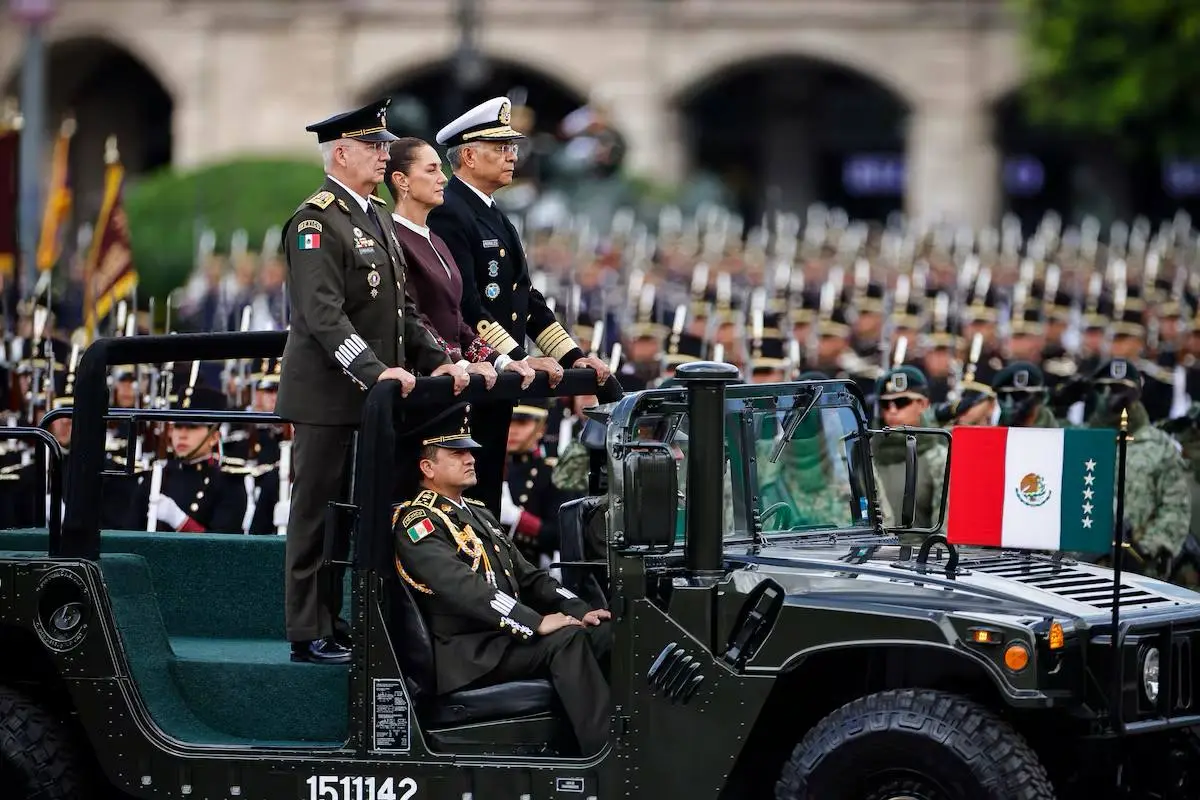 Robots con forma de perro sorprenden durante el Desfile Militar 2026