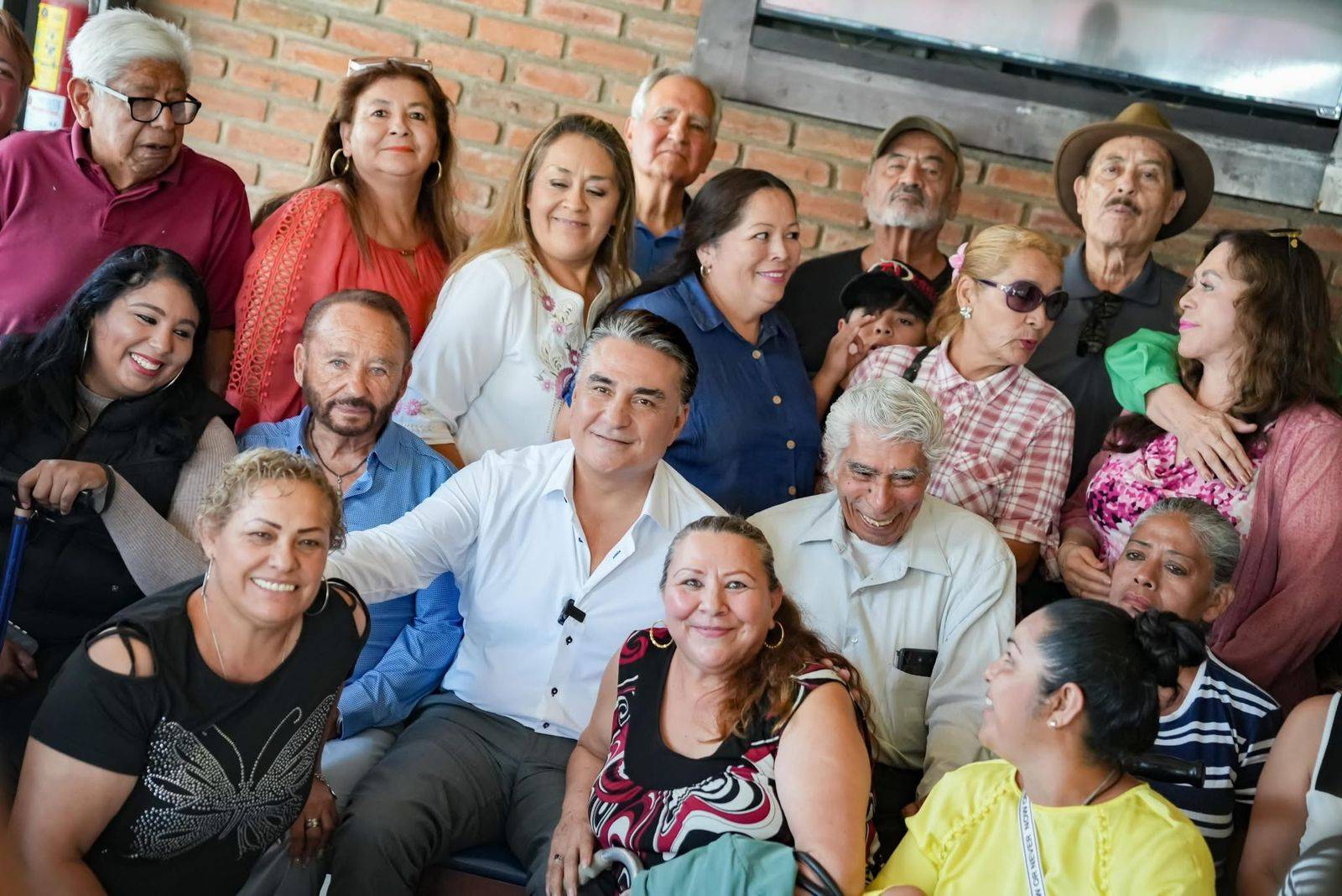 Jesús Alejandro Ruiz Uribe, exdelegado del Bienestar en Baja California, refuerza su presencia política con mensajes de unidad y compromiso social