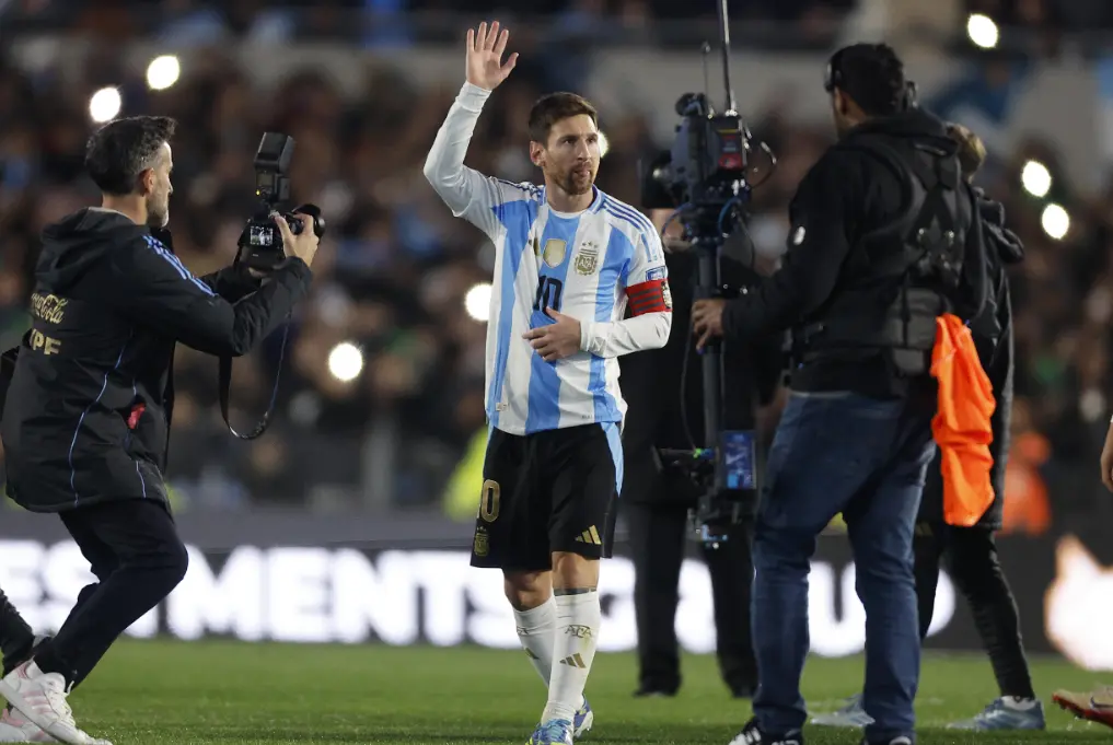 Messi dice adiós a Argentina con una noche perfecta en el Monumental