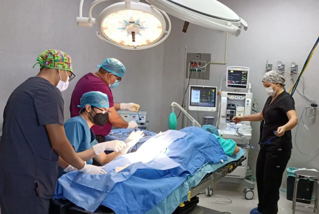 IMSS anuncia más camas, equipo médico y jornadas para reducir el rezago de cirugías